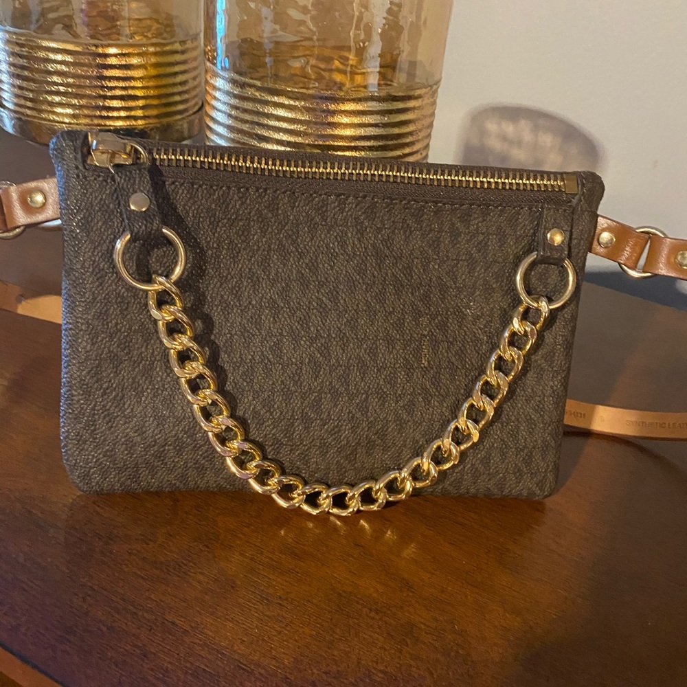 WORN TWICE: Micheal Kors Purse/Pouch